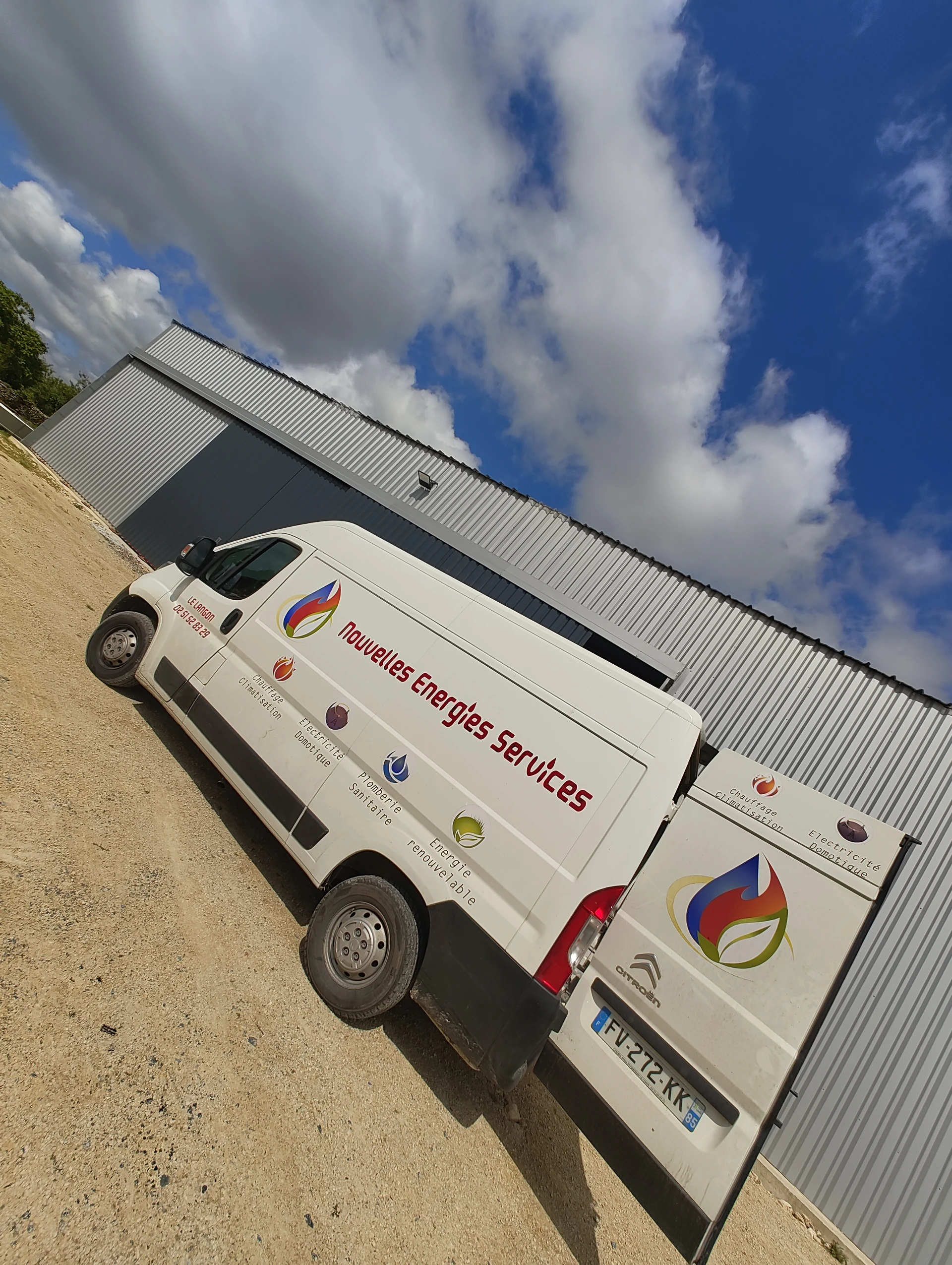 Camion Nouvelles Énergies Services, Entreprise d’Energie Renouvelable à Fontenay-le-Comte