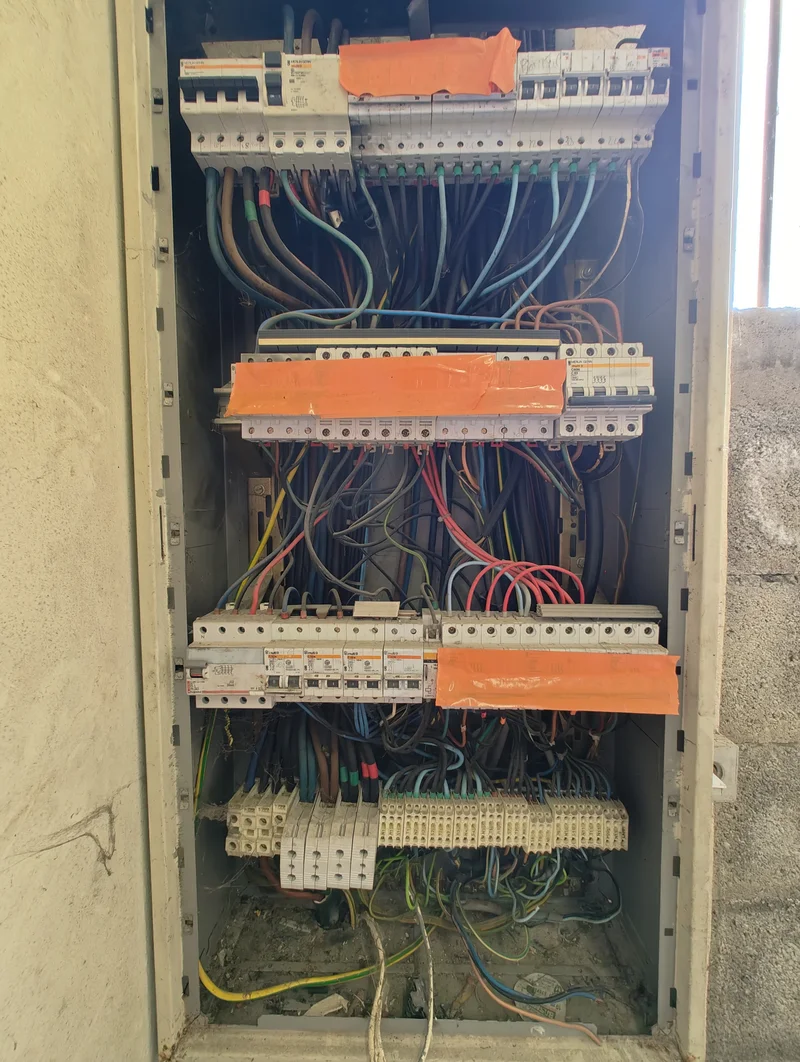 Réalisation électricité, Nouvelles Énergies Services, Entreprise d’Energie Renouvelable à Fontenay-le-Comte