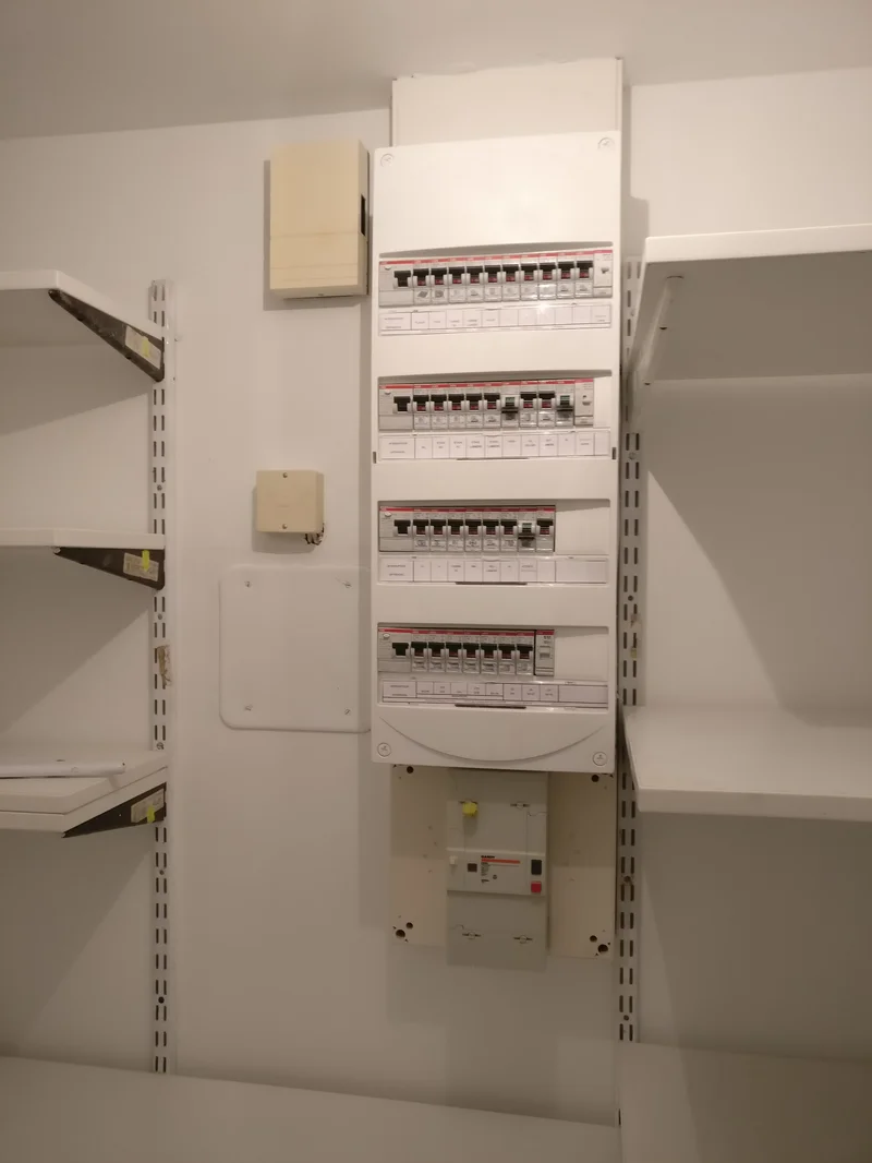 Réalisation électricité, Nouvelles Énergies Services, Entreprise d’Energie Renouvelable à Fontenay-le-Comte